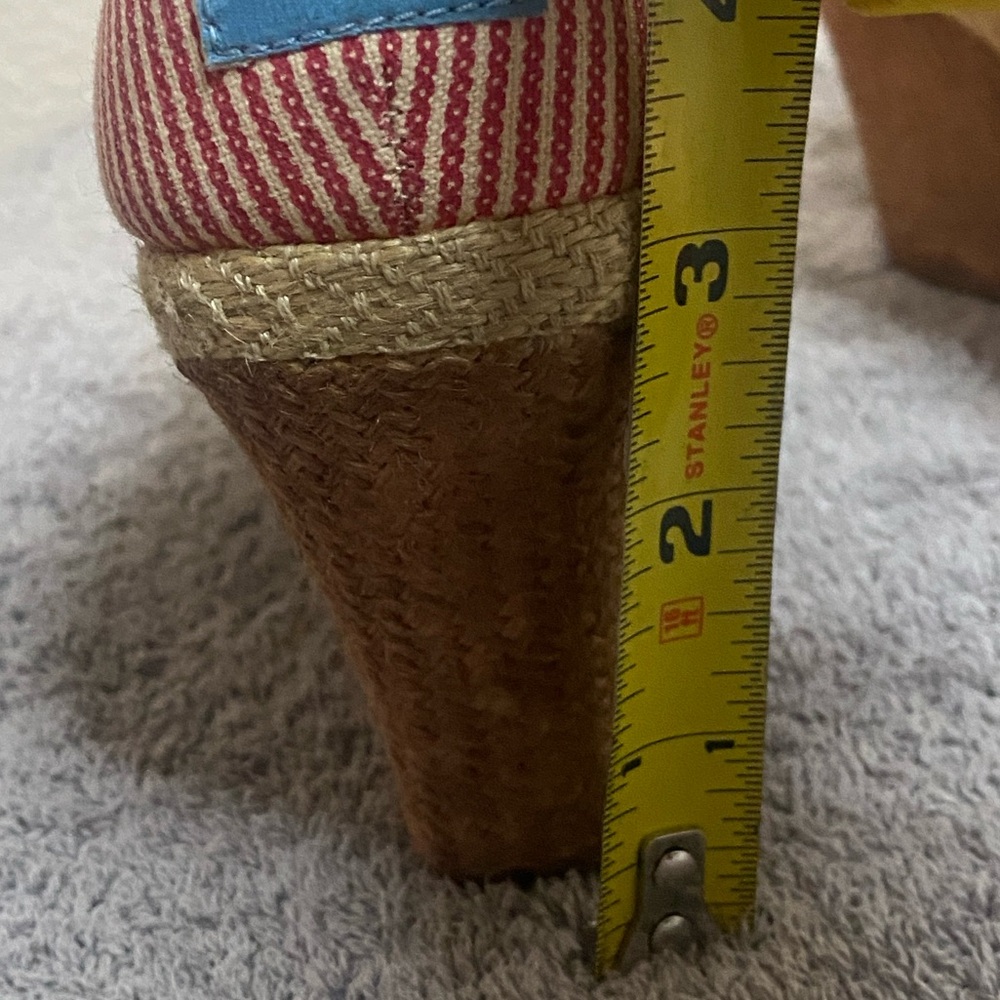 🛍️Tom’s wedged heel with a red and white pattern! - Picture 2 of 8